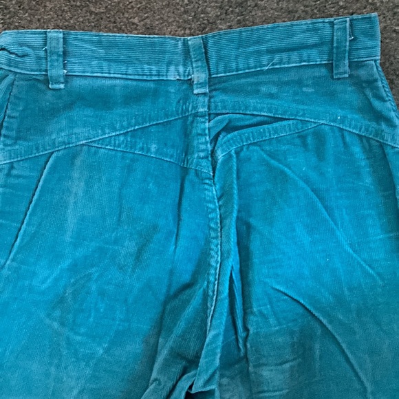 Levi Juniors Teal Corduroy Pants, Size 5, attractive lines. Excellent Condition. - Picture 6 of 6